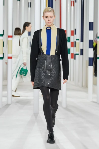 Look 18